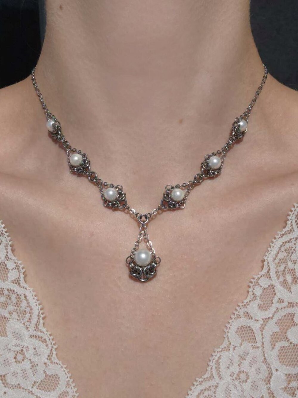 Victorian style white pearl and silver elegant necklace - Picture 9 of 10